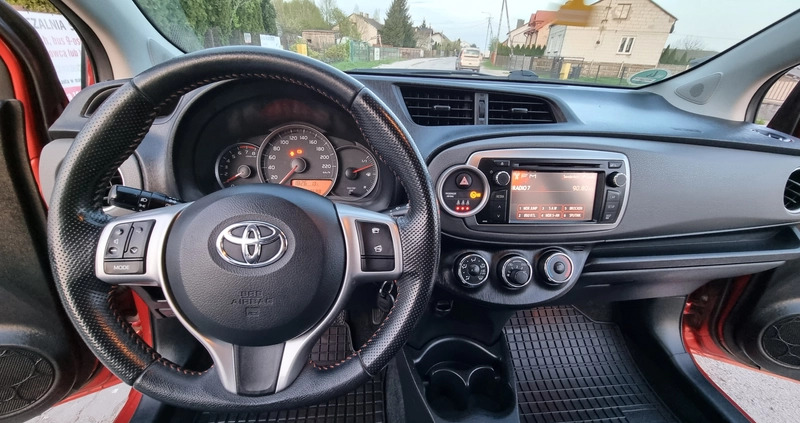 Toyota Yaris cena 30900 przebieg: 148000, rok produkcji 2011 z Sławno małe 466